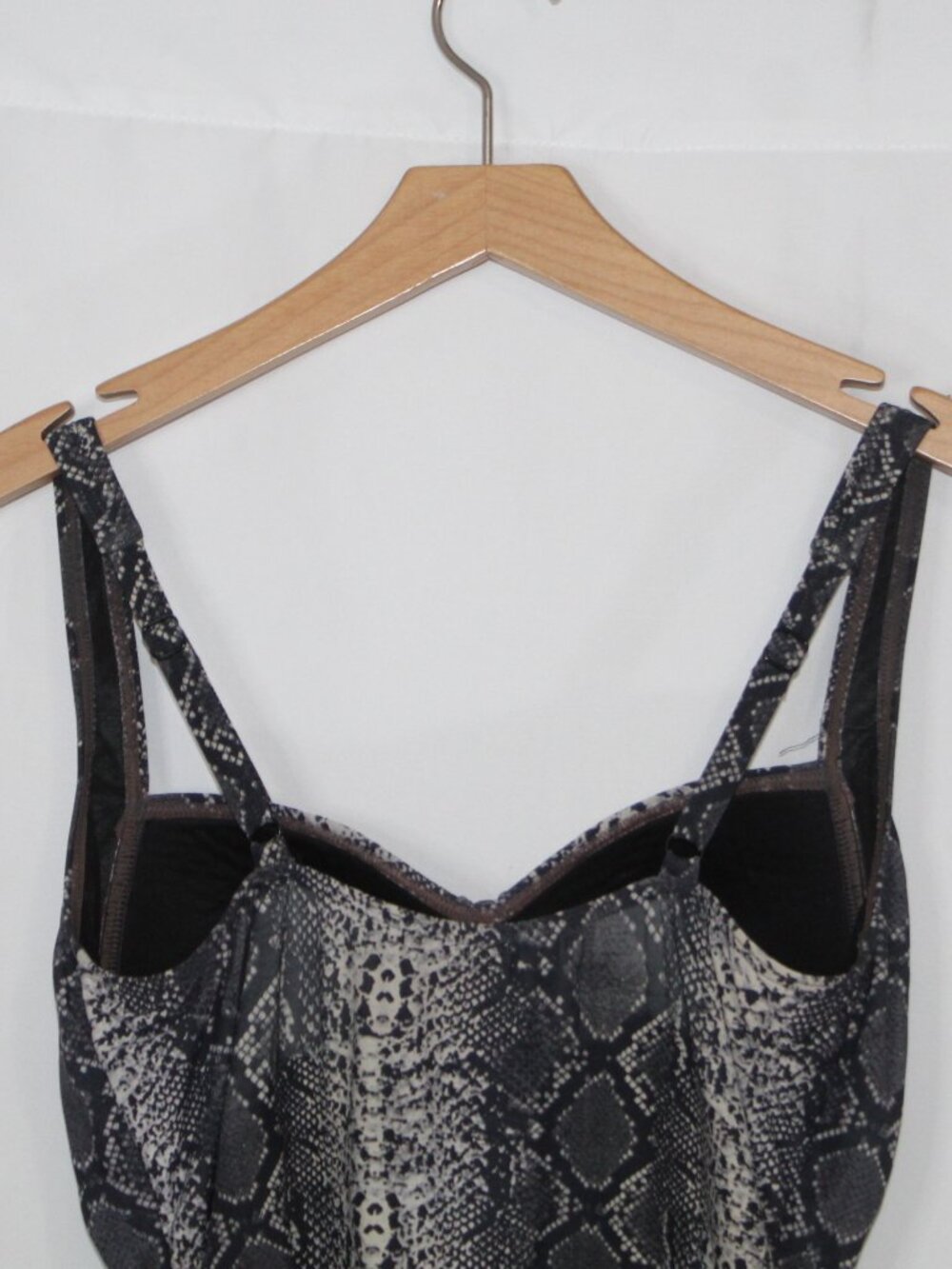 Bond-eye one piece ruched slimming snakeskin adjustable swimsuit size 8 - Picture 7 of 11